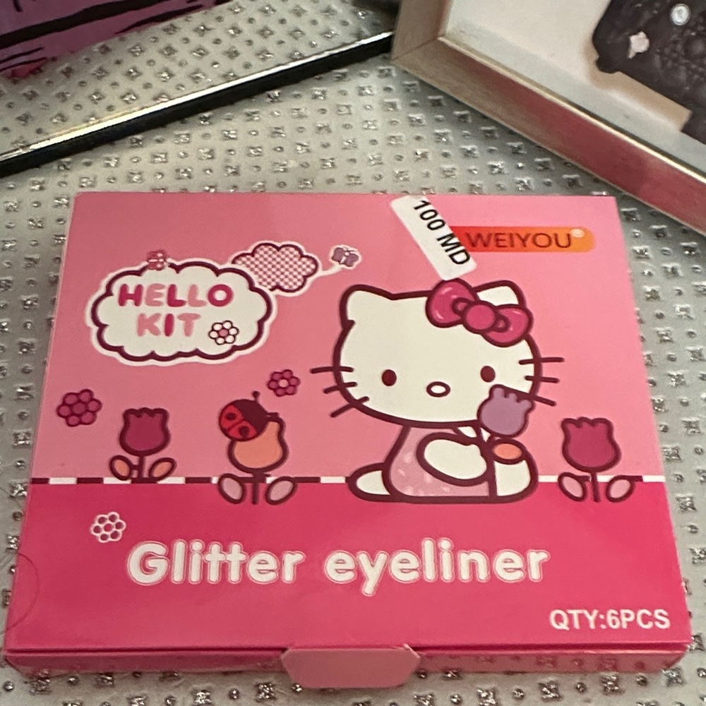 Hellow Kit Glitter Eyeliner Set - Pink and Purple NIB